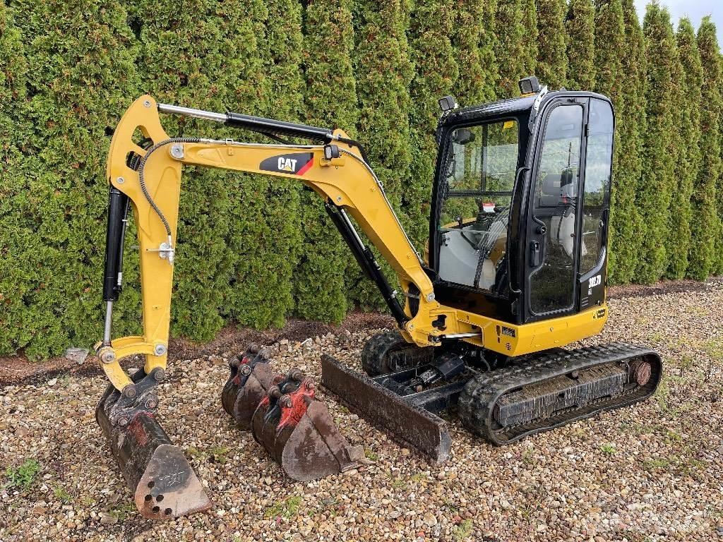 CAT 302.7D CR ミニ油圧ショベル 7t以下（ミニユンボ・ミニディガー）