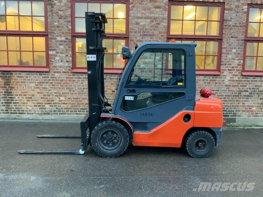 Toyota 02-8 FD F 30 ディーゼル・軽油