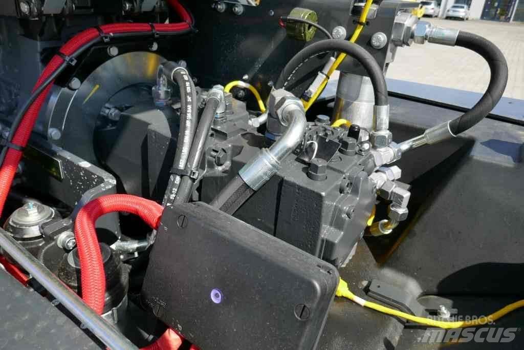 Bomag BW 213 D-5 ソイルコンパクター