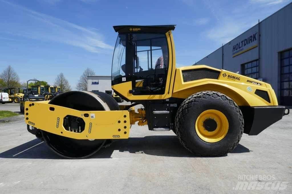 Bomag BW 213 D-5 ソイルコンパクター