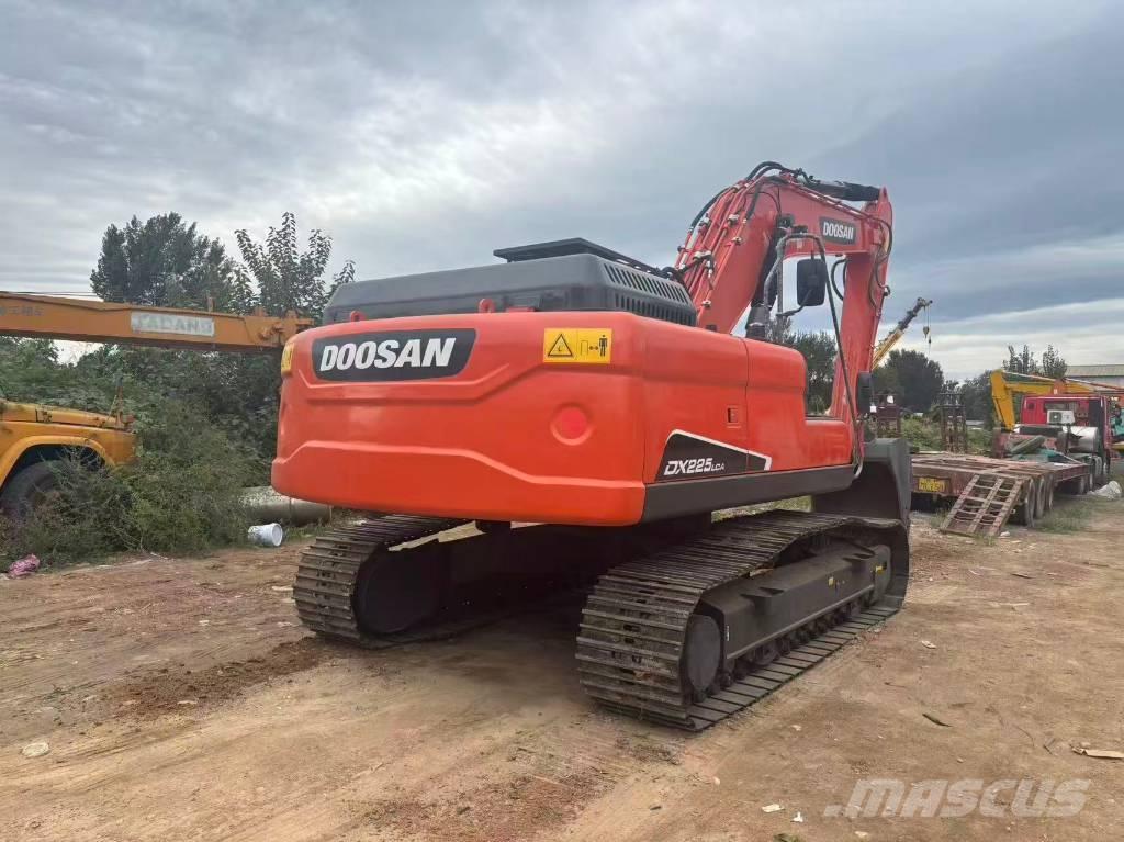 Doosan DX 225 大型油圧ショベル12t以上（パワーショベル・ユンボ）