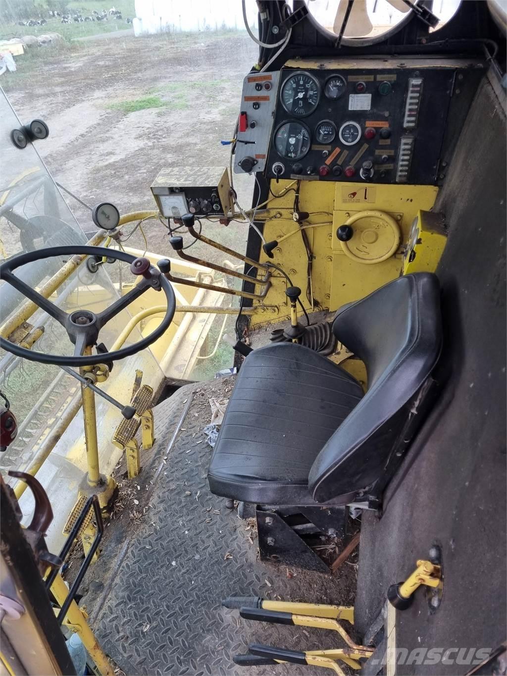 New Holland 8050 コンバイン