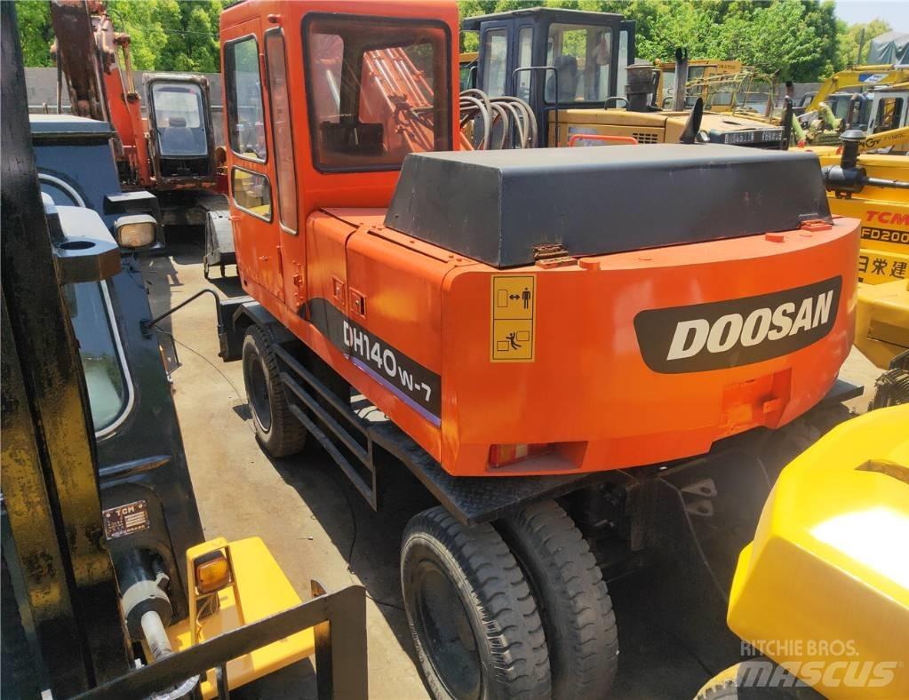 Doosan 140 W ホイール式油圧ショベル（パワーショベル・ユンボ・バックホー）