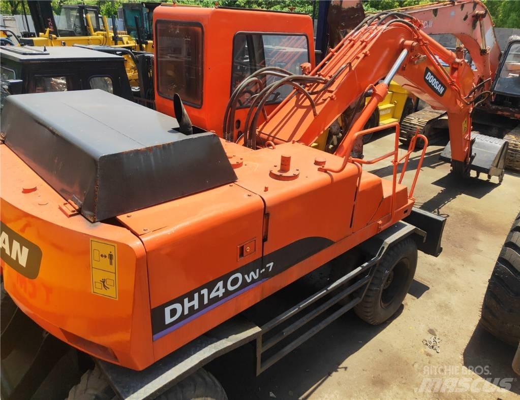 Doosan 140 W ホイール式油圧ショベル（パワーショベル・ユンボ・バックホー）