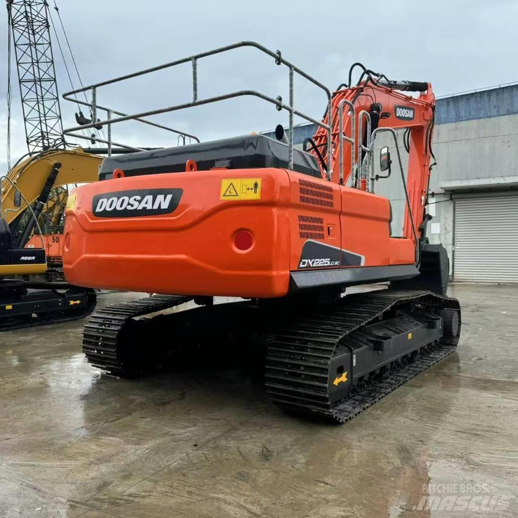 Doosan DX 225 LCA 大型油圧ショベル12t以上（パワーショベル・ユンボ）