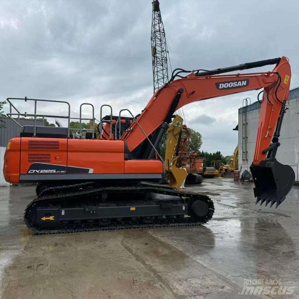 Doosan DX 225 LCA 大型油圧ショベル12t以上（パワーショベル・ユンボ）