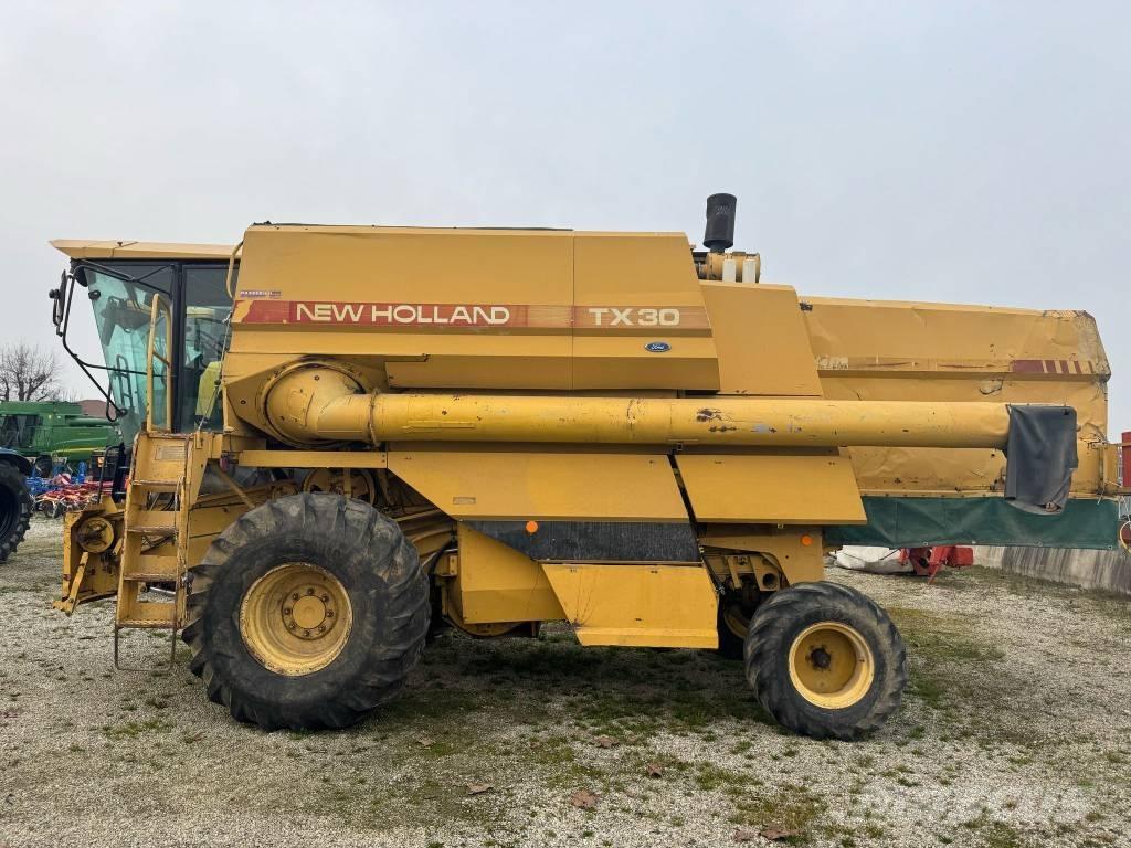 New Holland TX 30 コンバイン