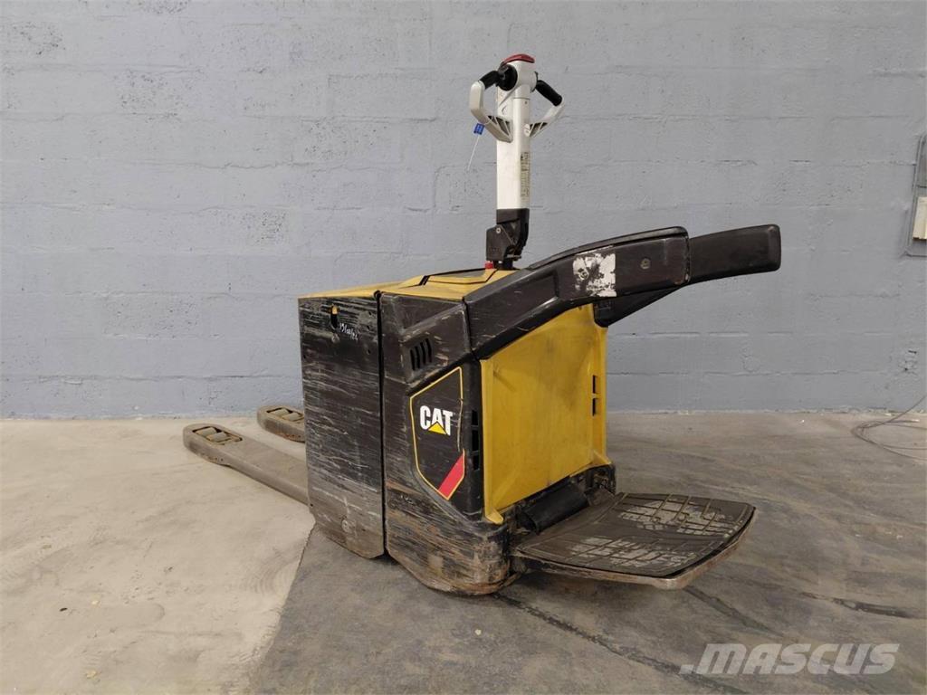 CAT NPV20N2 自走式スタッカー