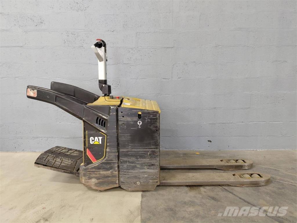 CAT NPV20N2 自走式スタッカー