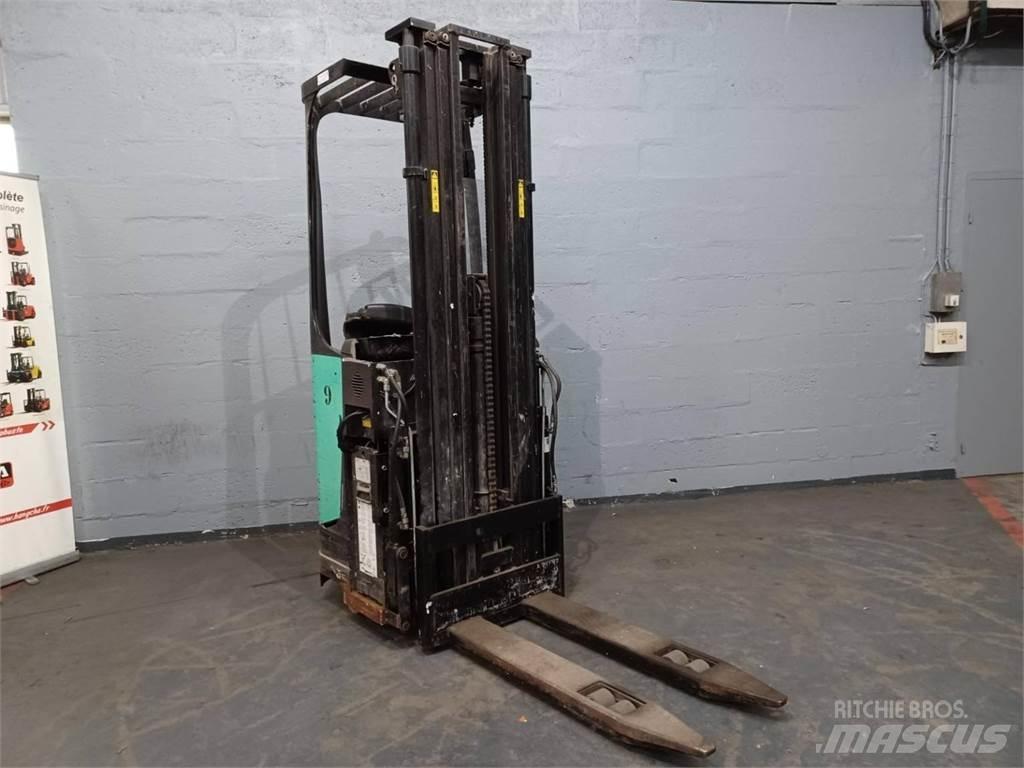 CAT NSR16N 自走式スタッカー