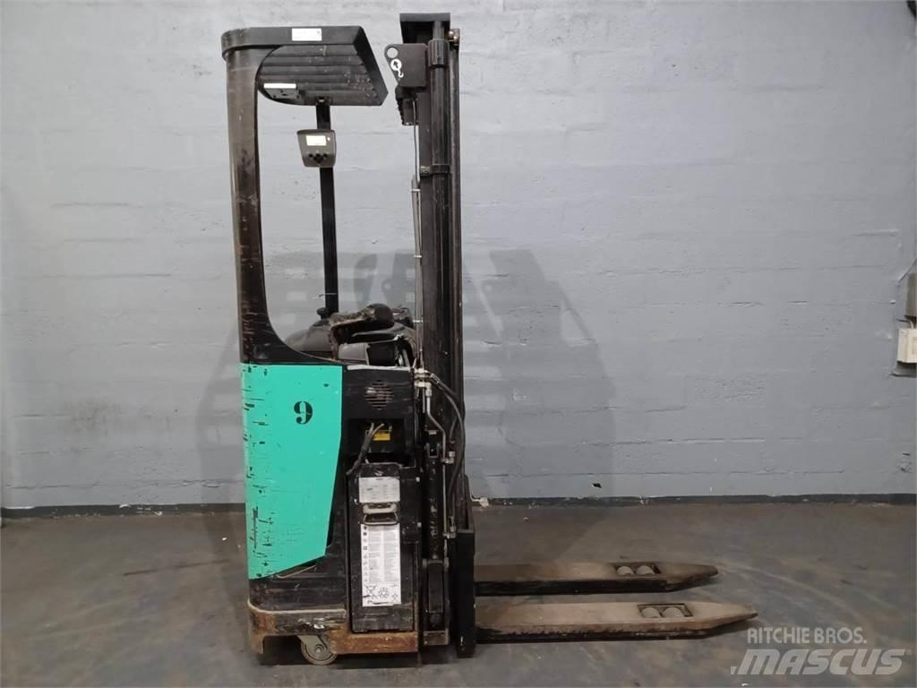 CAT NSR16N 自走式スタッカー