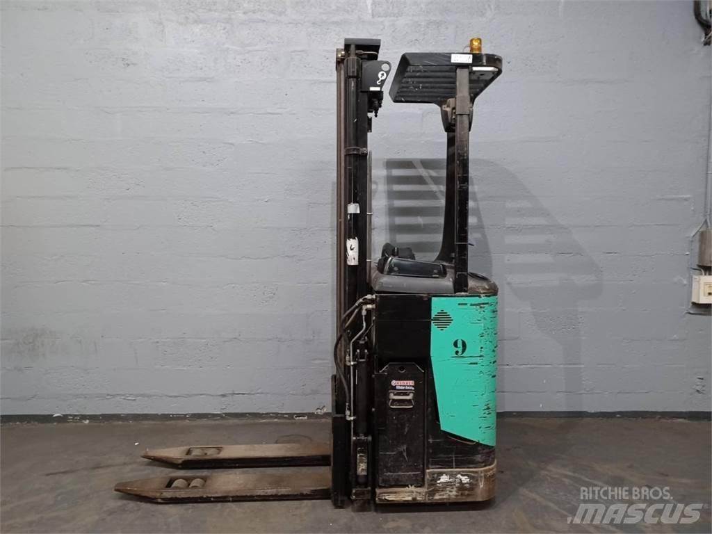 CAT NSR16N 自走式スタッカー