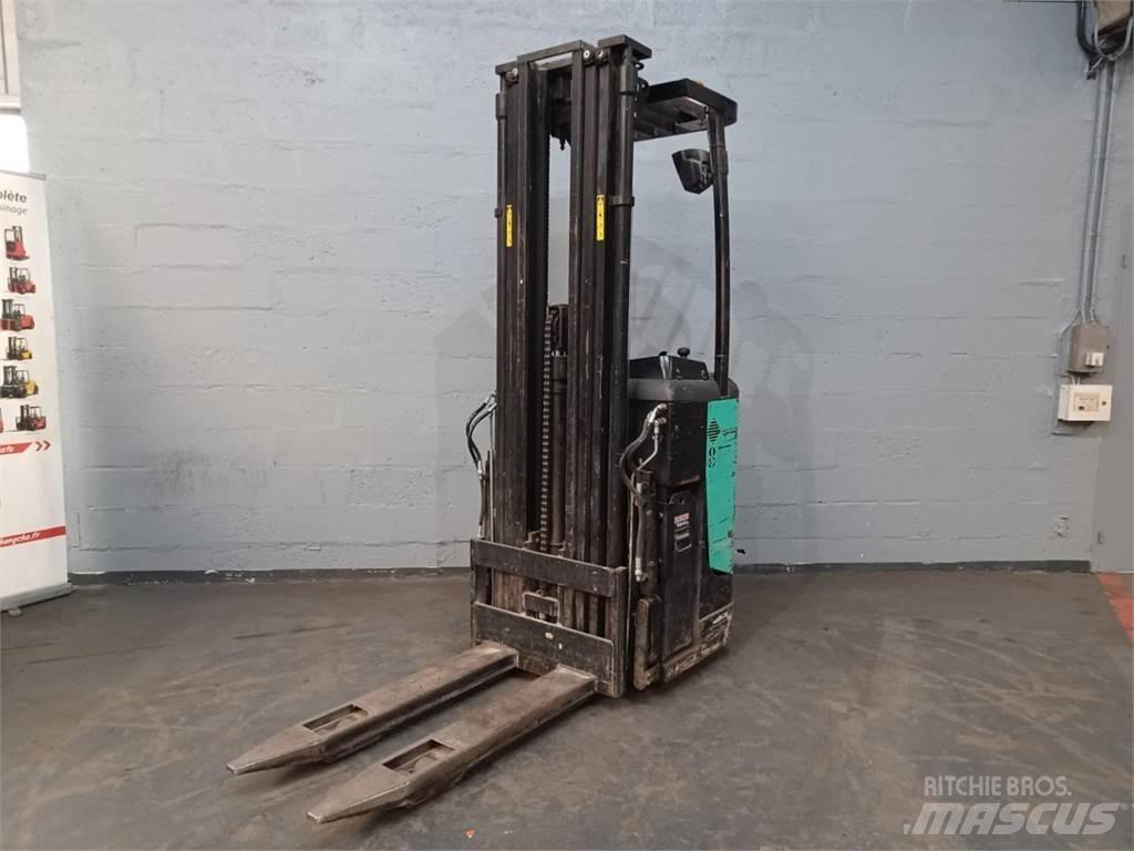 CAT NSR16N 自走式スタッカー