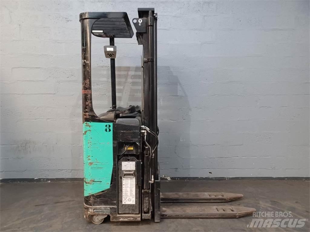 CAT NSR16N 自走式スタッカー