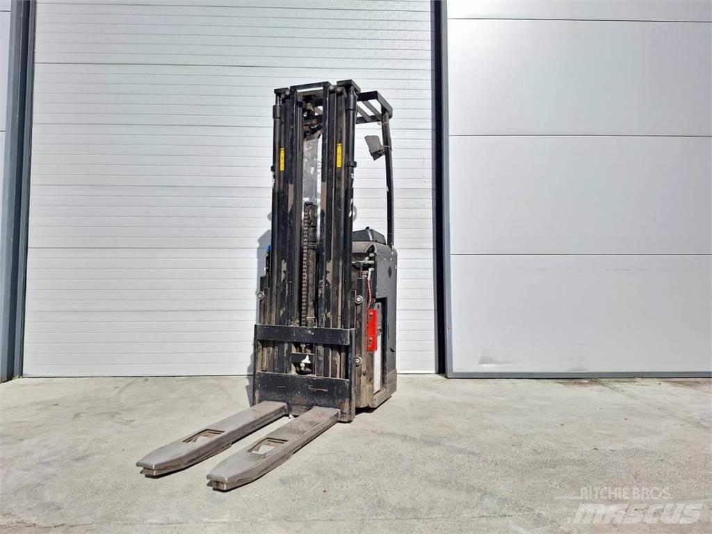 CAT NSR16NI 自走式スタッカー
