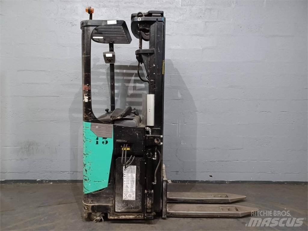 CAT NSR20N 自走式スタッカー