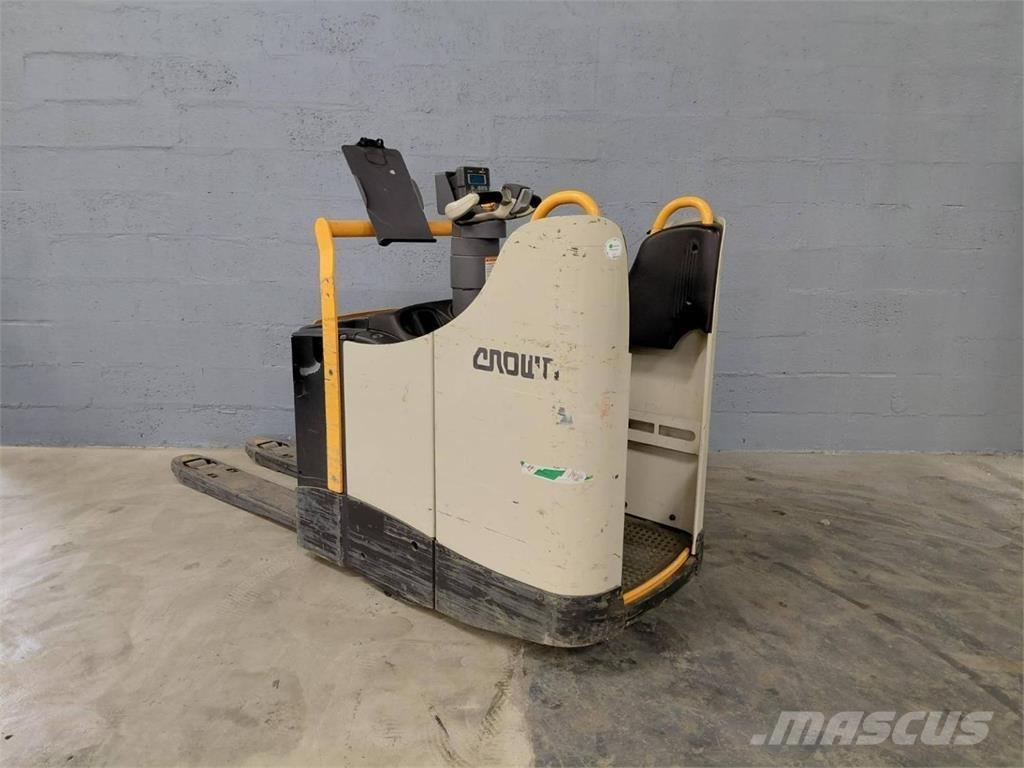 Crown WT3040 自走式スタッカー