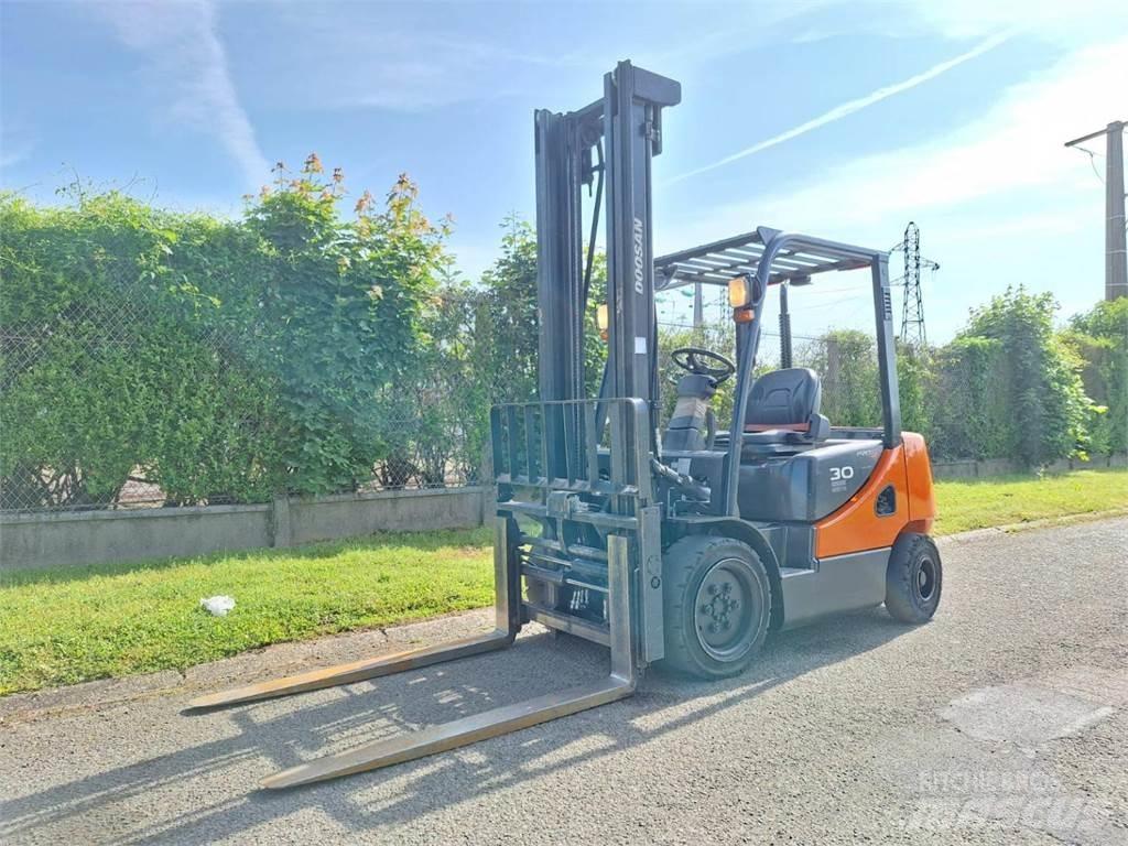 Doosan D30S 5 フォークリフト - その他