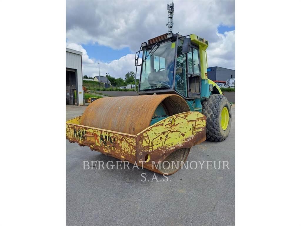 Ammann ASC130D ソイルコンパクター