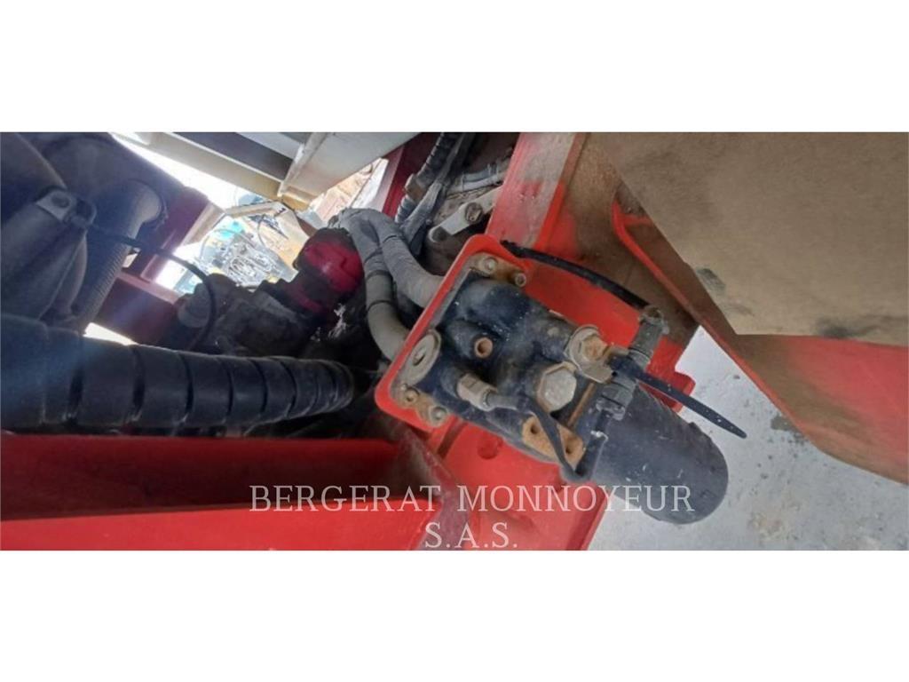 Astra RD40 アーティキュレート式ダンプトラック