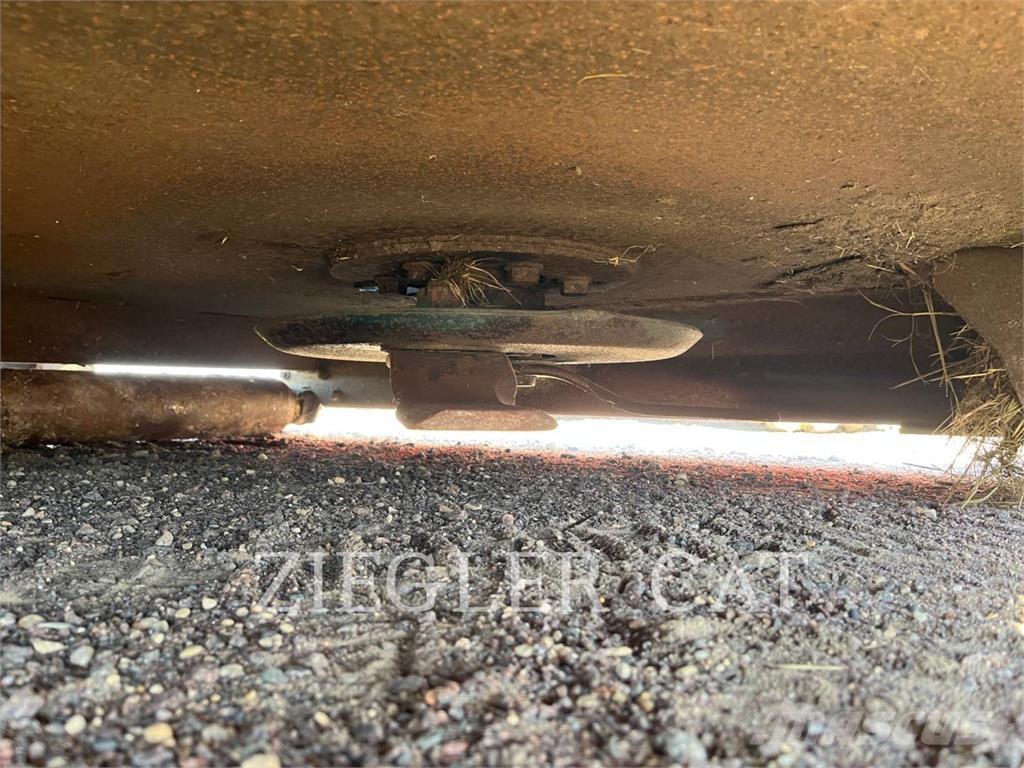 Bobcat BRUSHCAT スキッドステアローダー