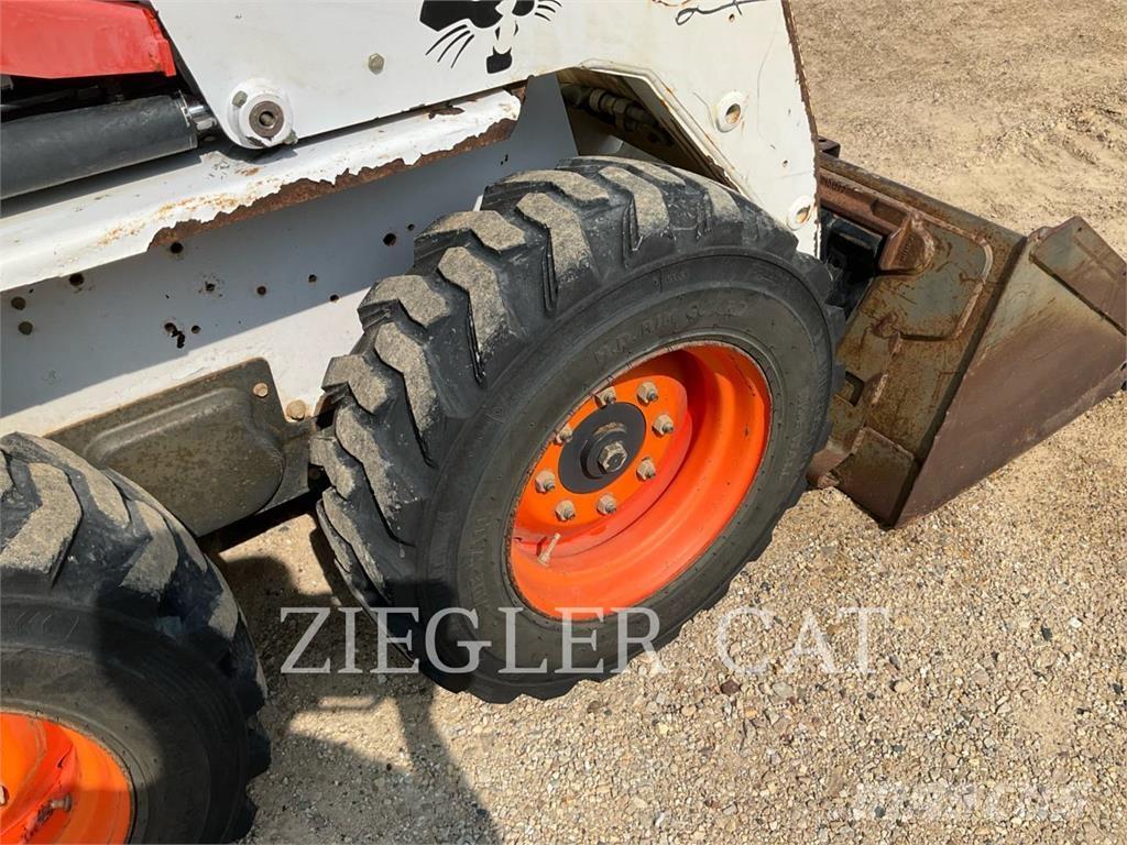 Bobcat S130 スキッドステアローダー