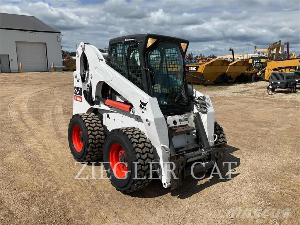 Bobcat S250 スキッドステアローダー