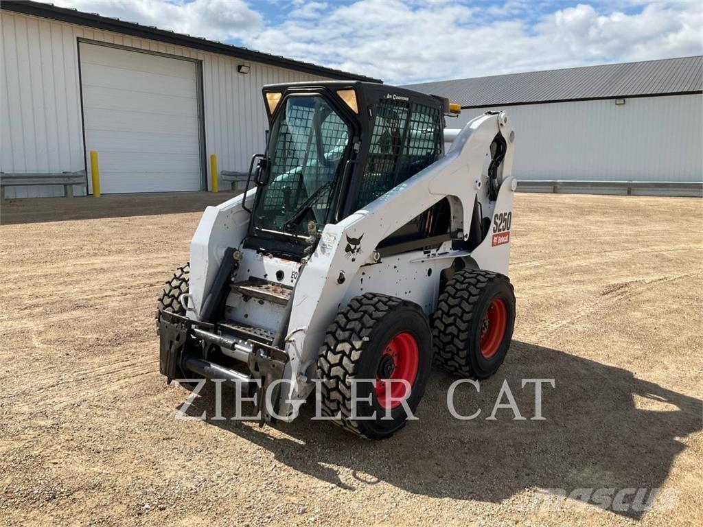 Bobcat S250 スキッドステアローダー