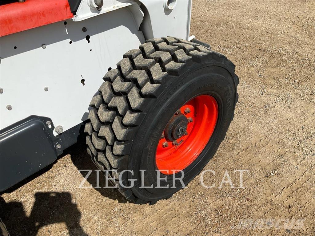 Bobcat S250 スキッドステアローダー