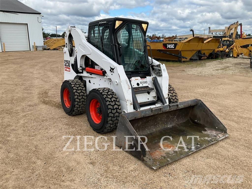 Bobcat S250 スキッドステアローダー