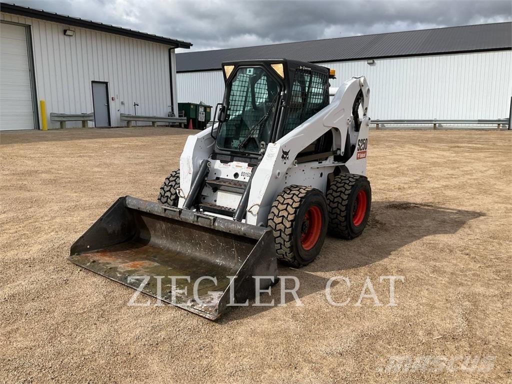 Bobcat S250 スキッドステアローダー