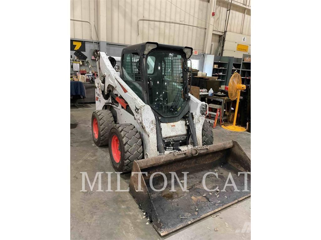 Bobcat S740 スキッドステアローダー