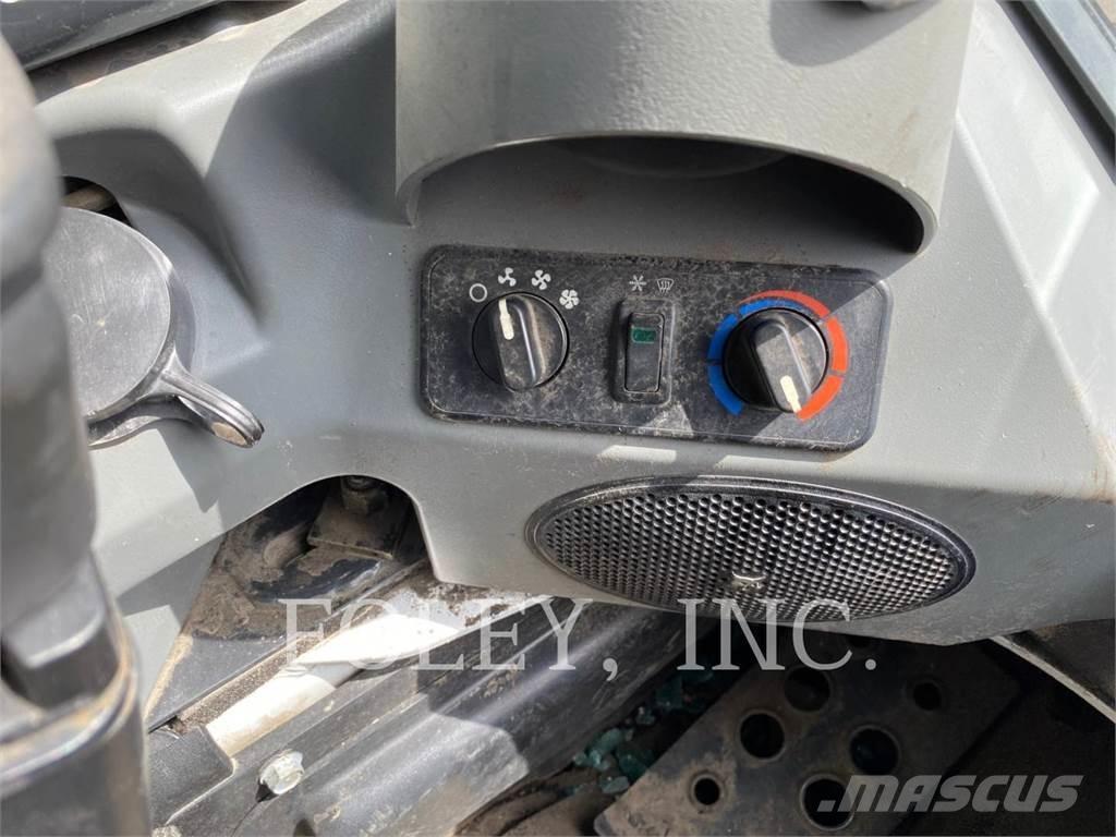 Bobcat S770 スキッドステアローダー