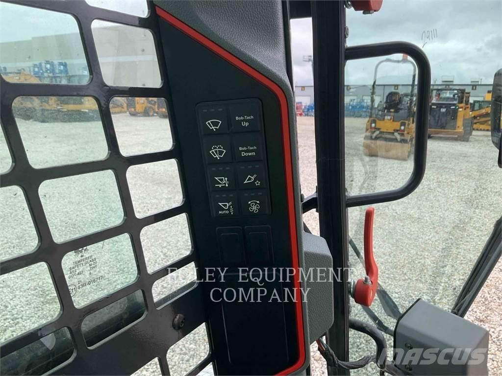 Bobcat T66 スキッドステアローダー