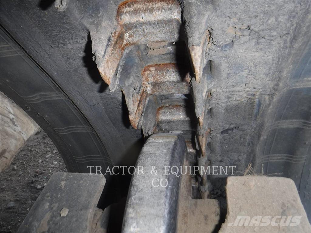 Bobcat T76 スキッドステアローダー