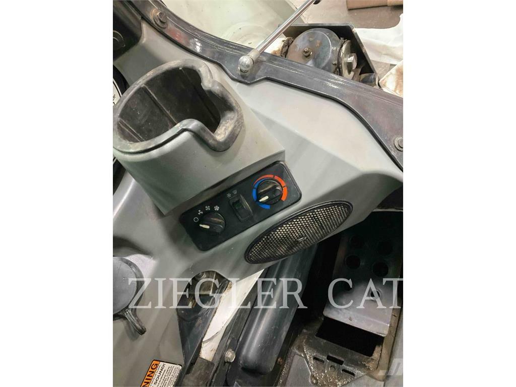 Bobcat T870 クローラーローダー