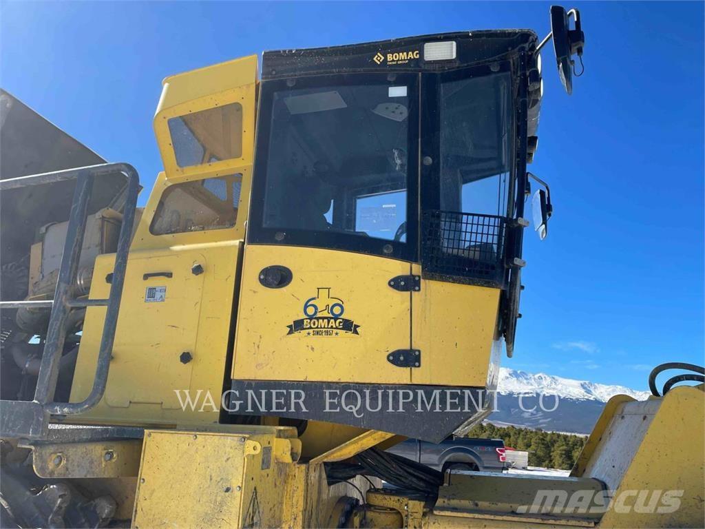 Bomag BC573RB-4 ソイルコンパクター