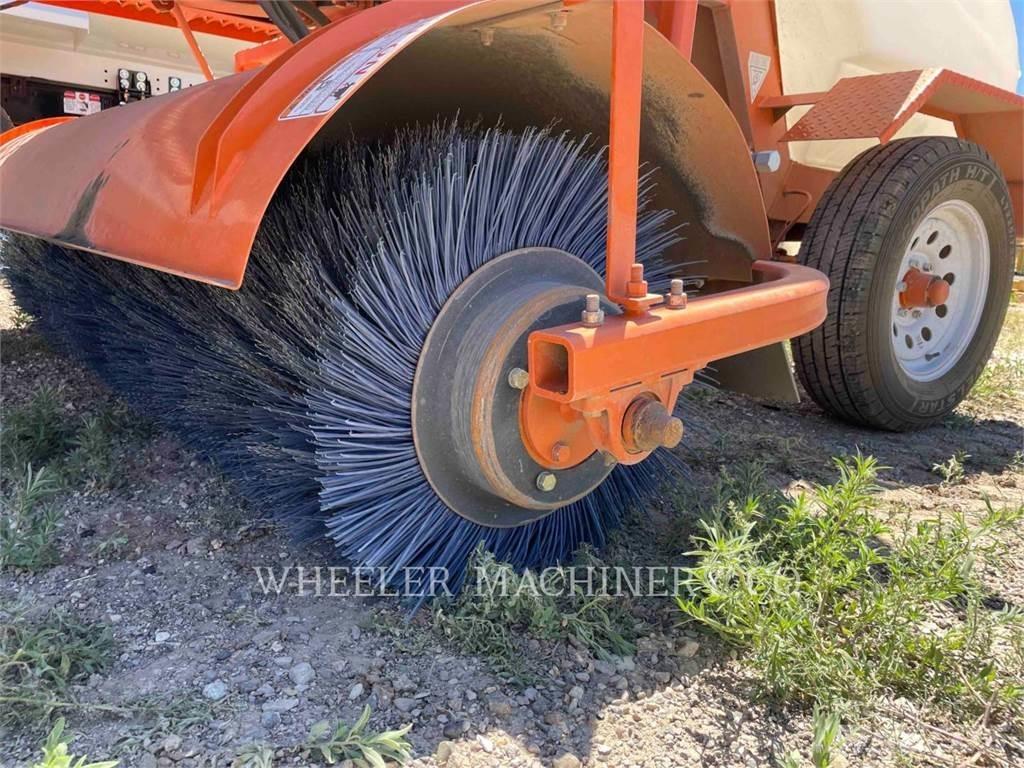 Broce BROOM 4 路面清掃機