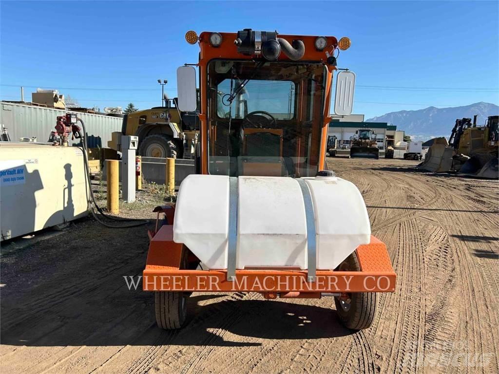 Broce BROOM 4 路面清掃機