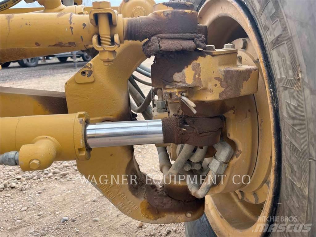 CAT 120M AWD モーターグレーダー