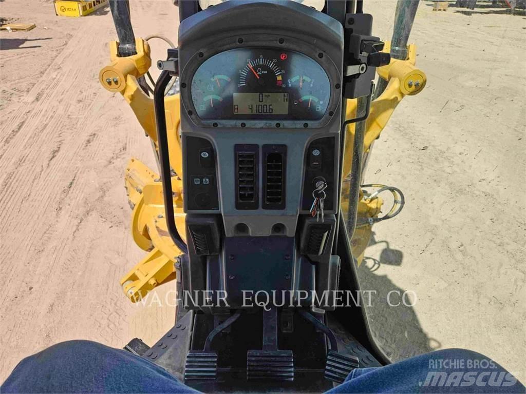 CAT 120M2 AWD モーターグレーダー
