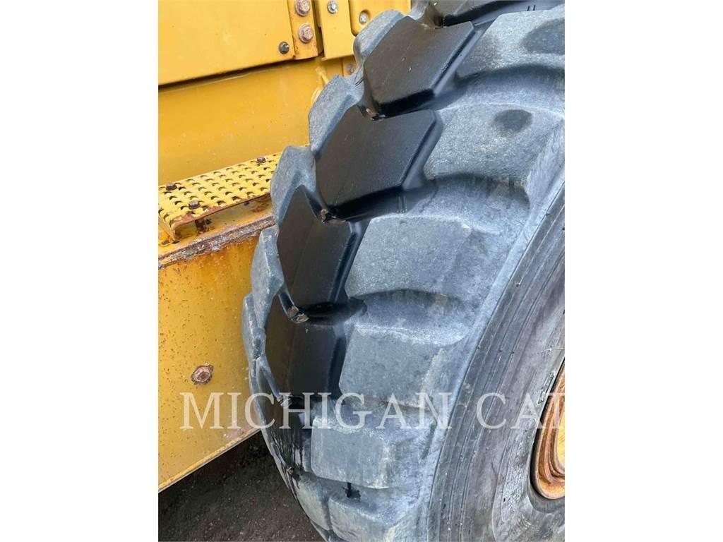 CAT 12M3 AWD モーターグレーダー