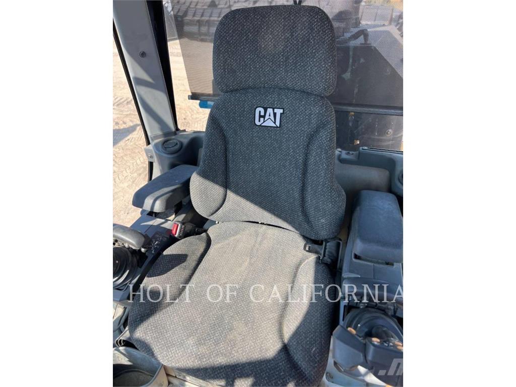 CAT 14 モーターグレーダー