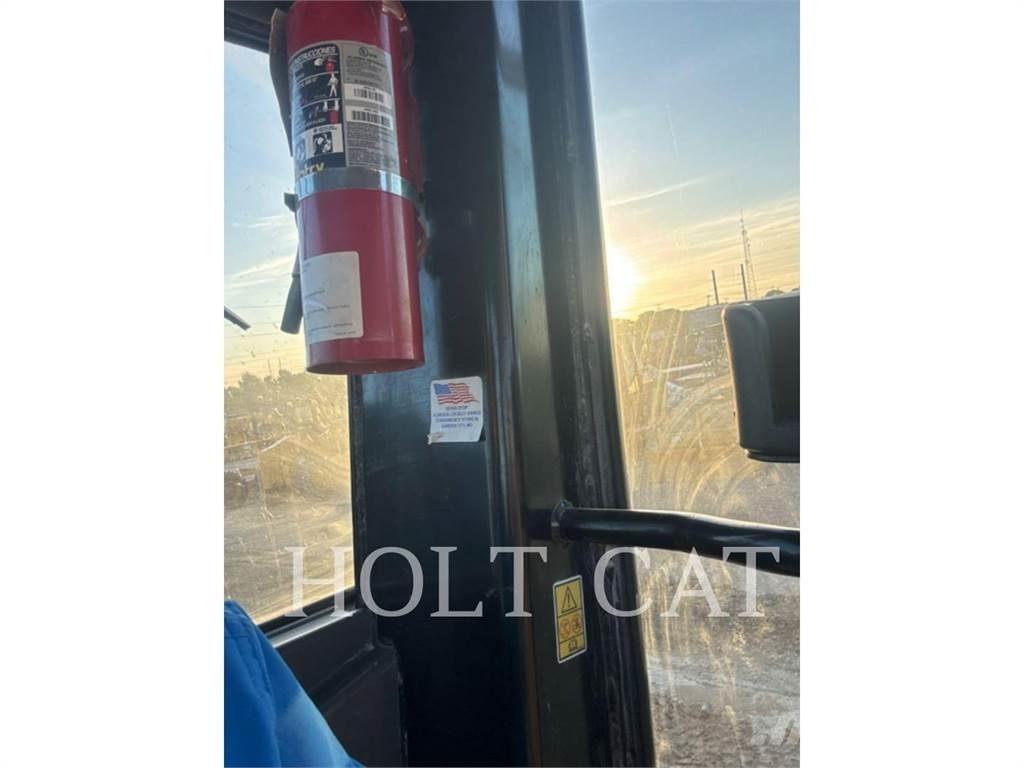 CAT 140 AWD モーターグレーダー
