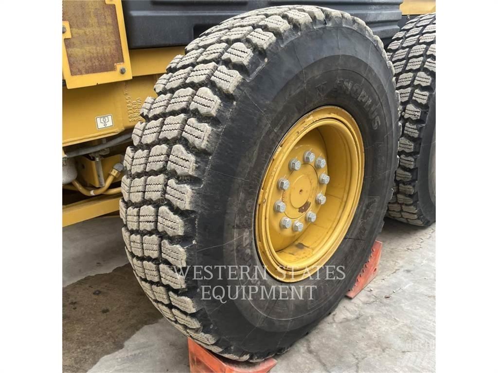 CAT 140 AWD モーターグレーダー