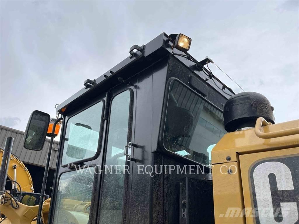 CAT 140GC モーターグレーダー