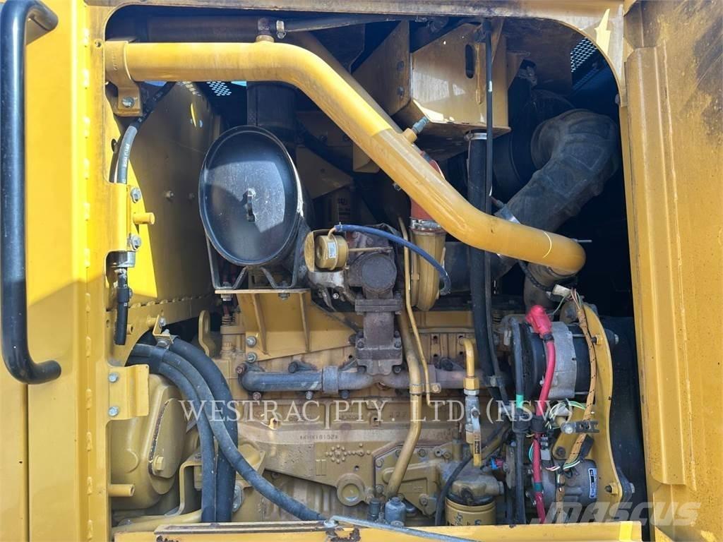 CAT 140M モーターグレーダー