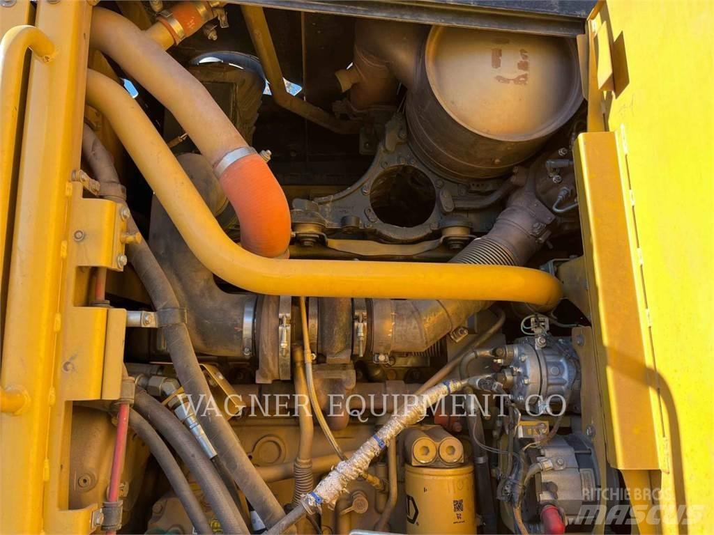 CAT 140M2 AWD モーターグレーダー