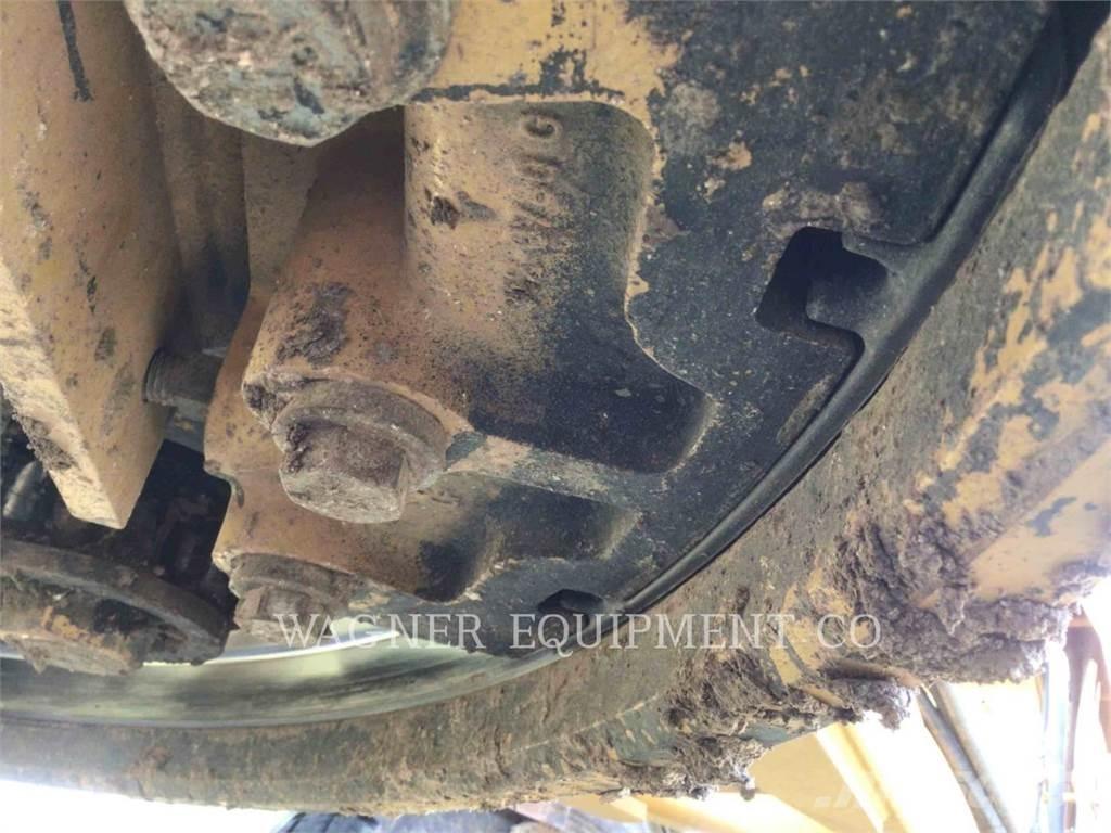 CAT 140M2 AWD モーターグレーダー