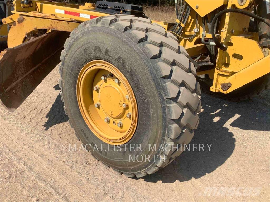 CAT 140M3 AWD モーターグレーダー
